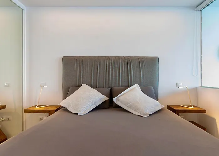 Brand New - Glass Apt - Ocean Views