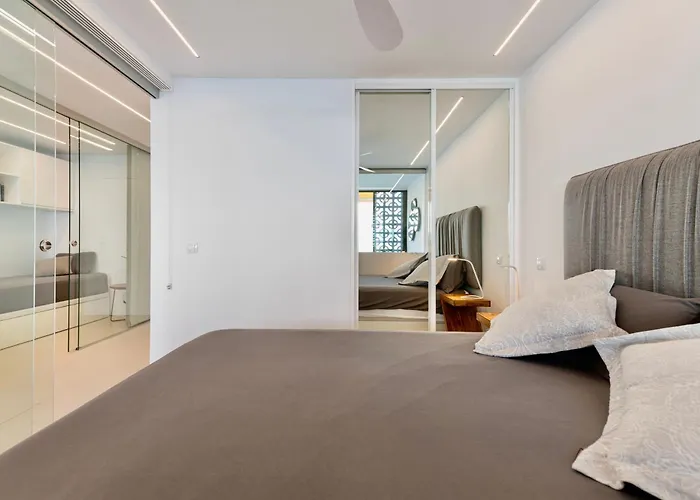 Brand New - Glass Apt - Ocean Views